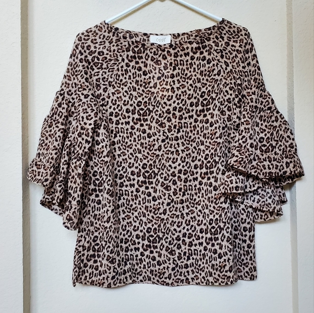 ODDY Ruffled Short Sleeve Blouse.  Size Small